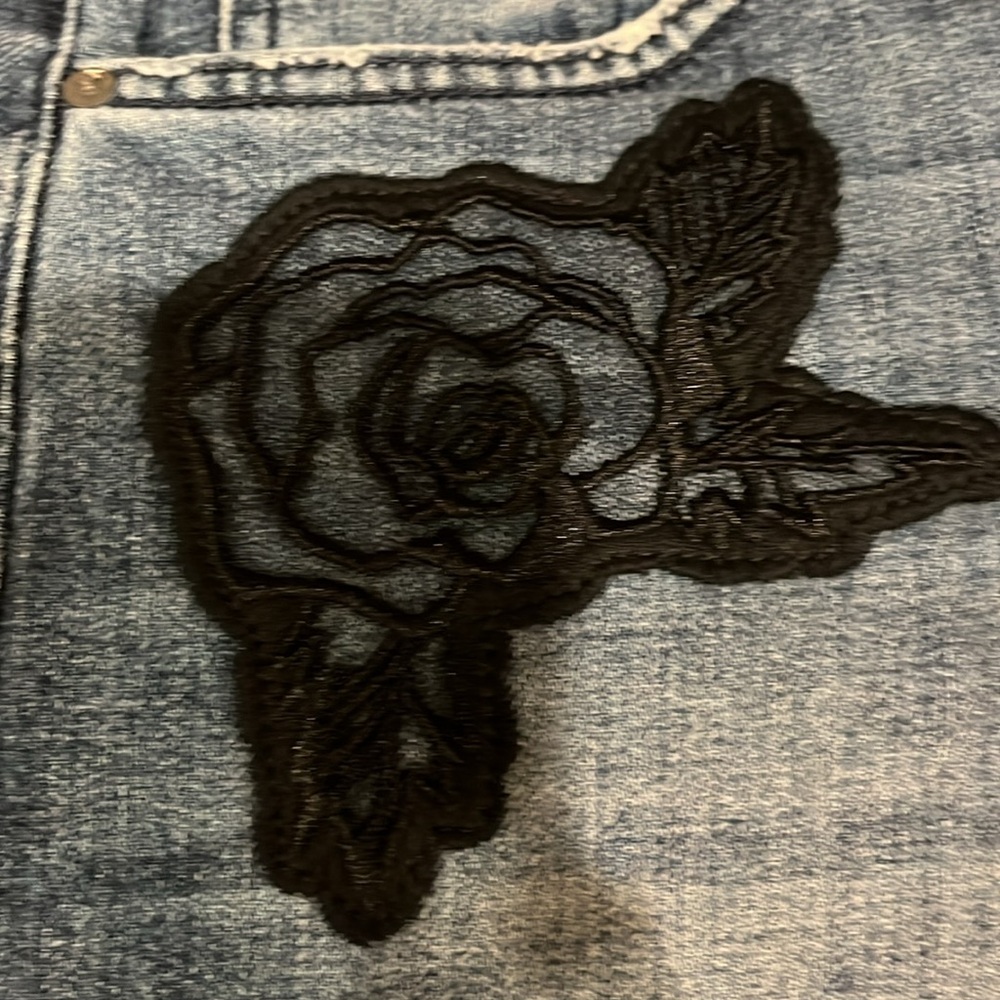 Joe’s jeans with black lace appliqué - Picture 4 of 5